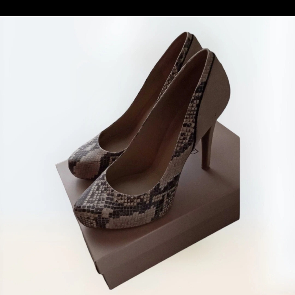 Bcbgeneration Snakeskin Patterned Heels - Cream A… - image 3